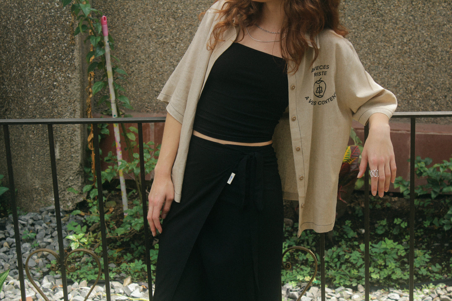 Camisa UNISEX triste contenta