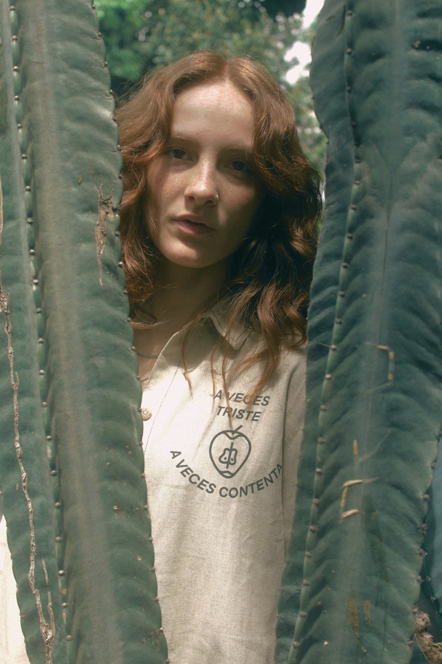 Camisa UNISEX triste contenta