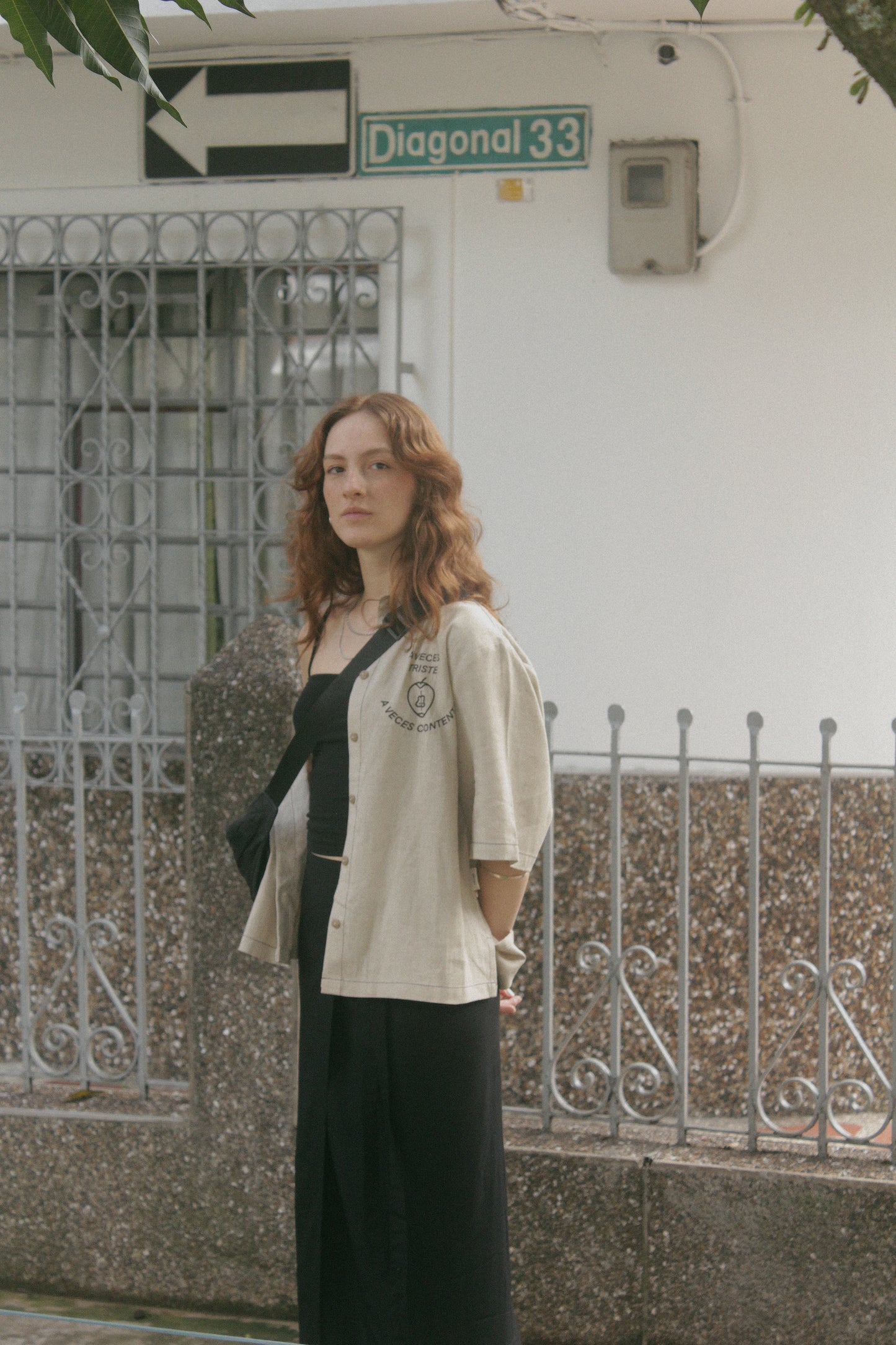 Camisa UNISEX triste contenta