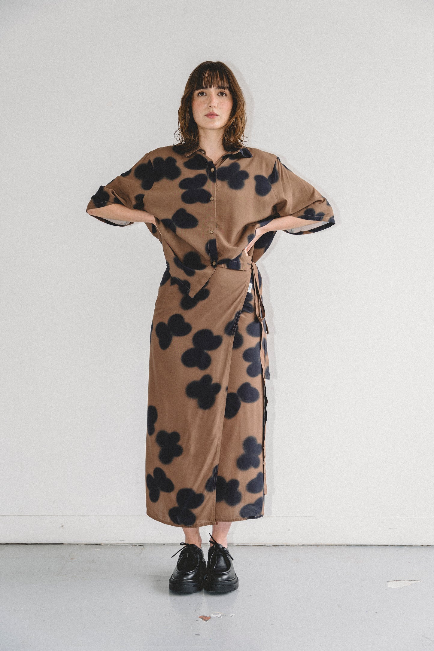 Camisa SOMBRAS café - UNISEX