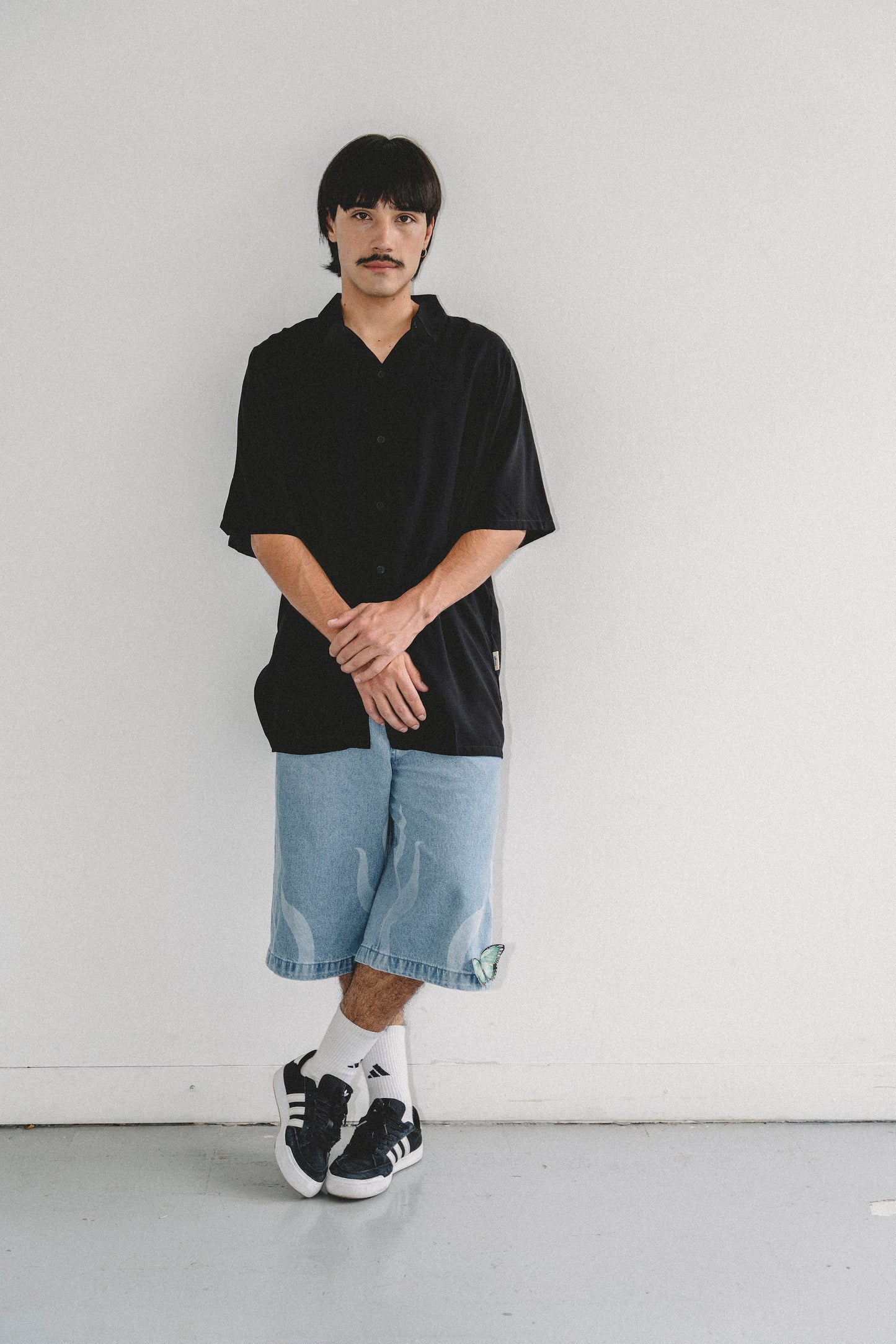 Camisa TODA NEGRA- UNISEX