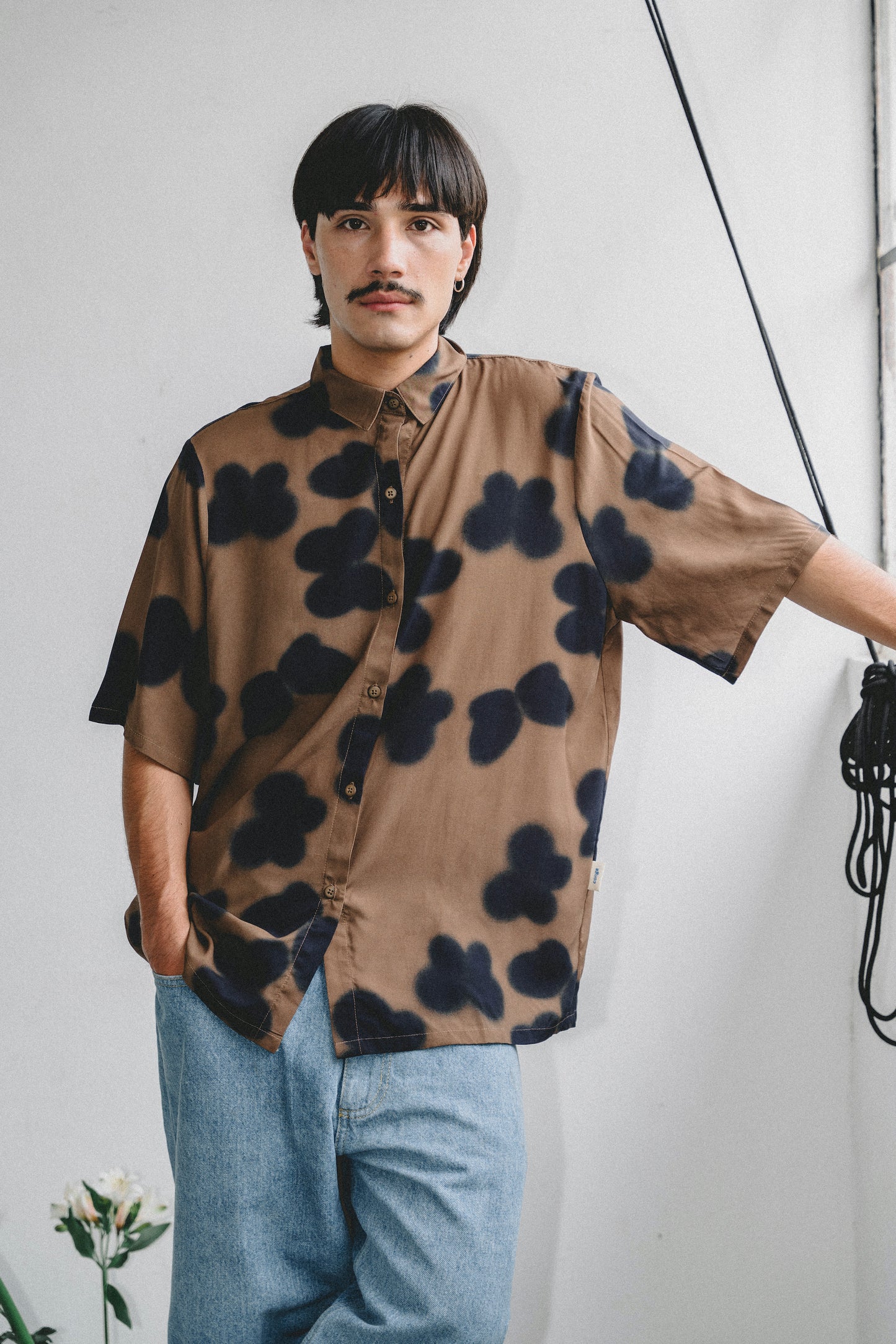 Camisa SOMBRAS café - UNISEX