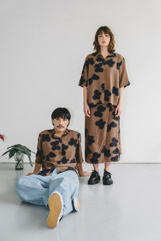 Camisa SOMBRAS café - UNISEX