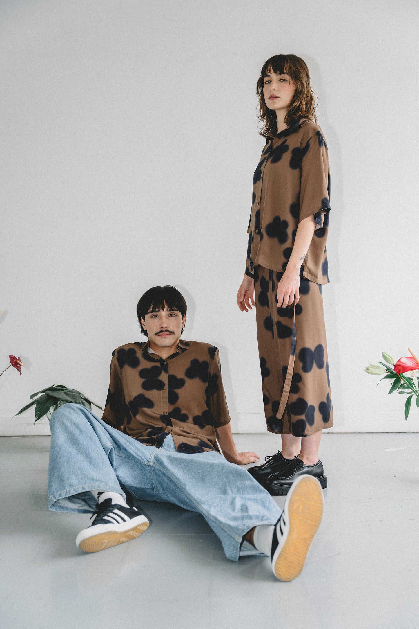 Camisa SOMBRAS café - UNISEX