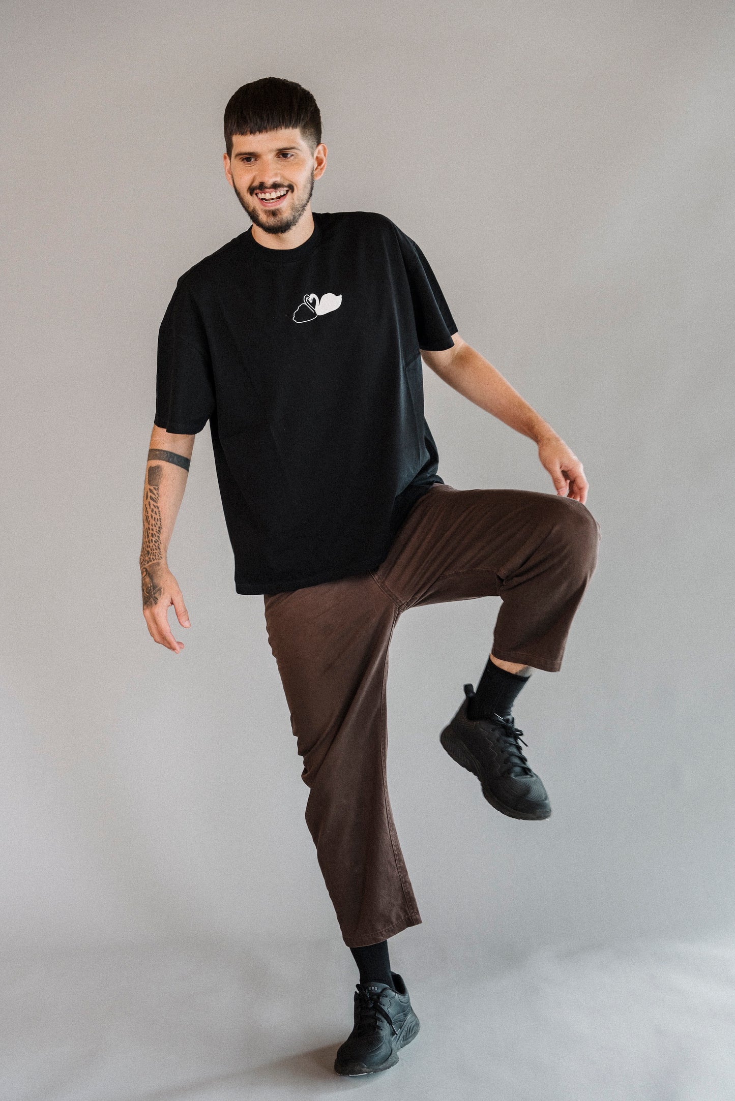 Camiseta unisex CISNES ENAMORADOS