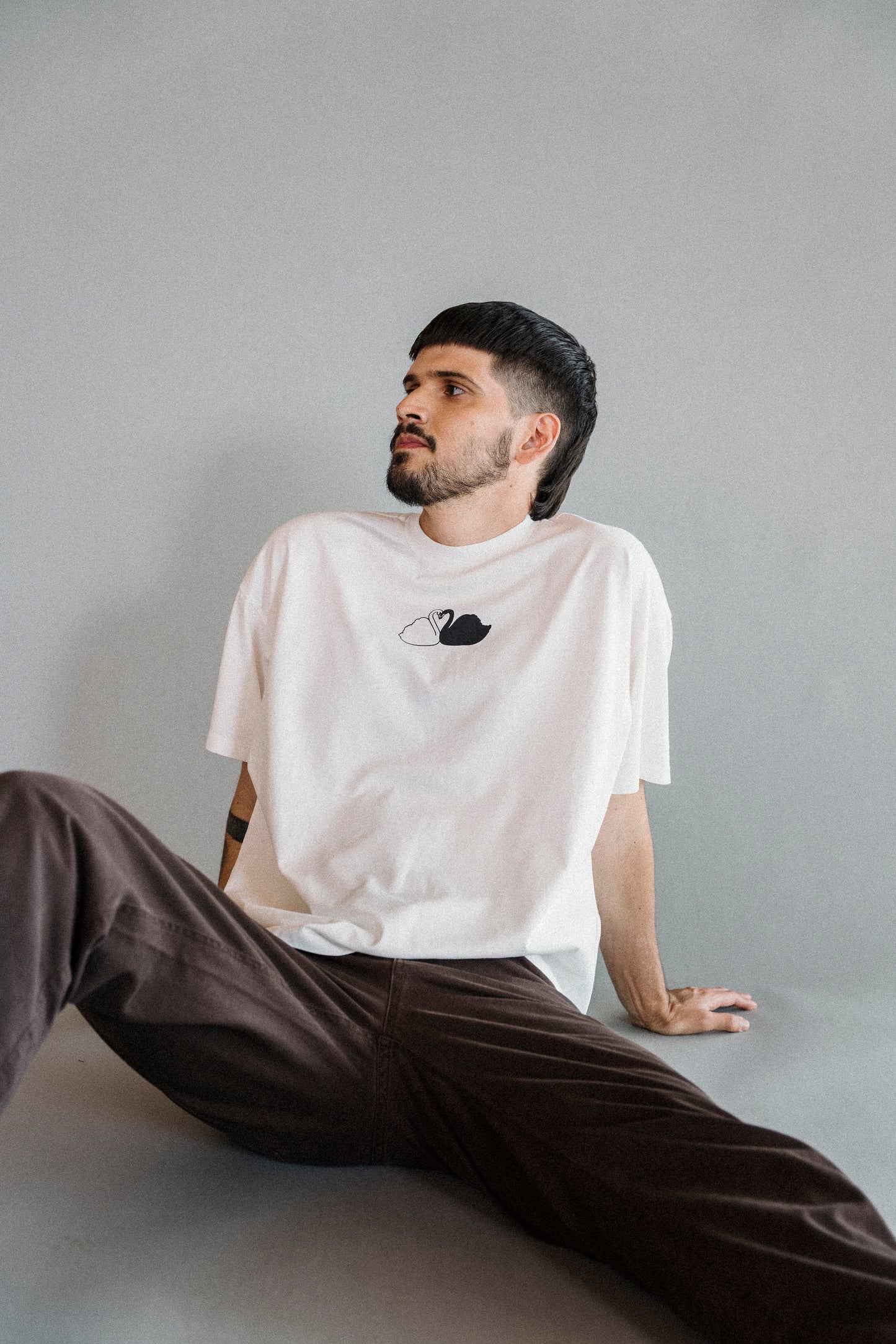 Camiseta unisex CISNES ENAMORADOS