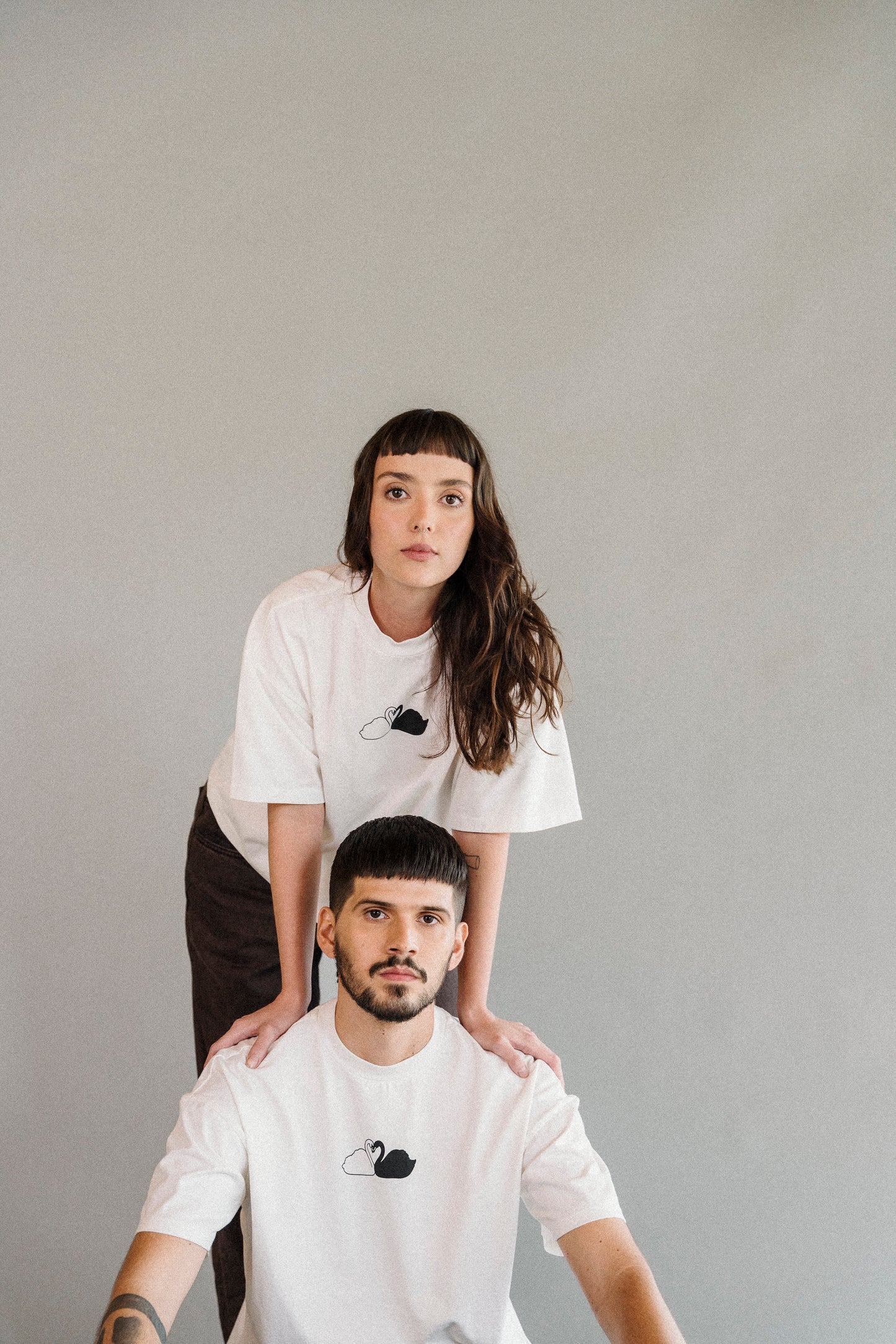 Camiseta unisex CISNES ENAMORADOS