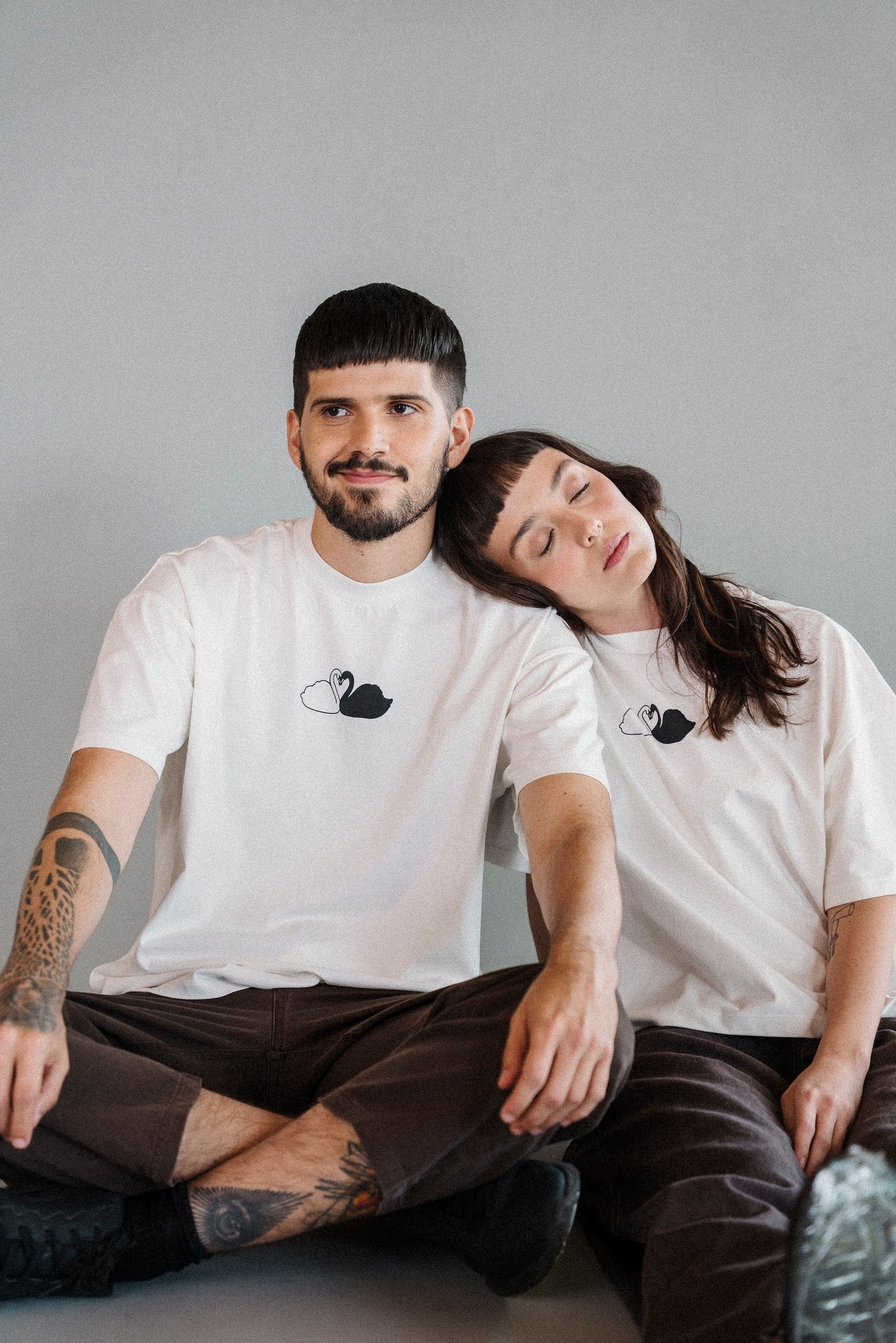 Camiseta unisex CISNES ENAMORADOS