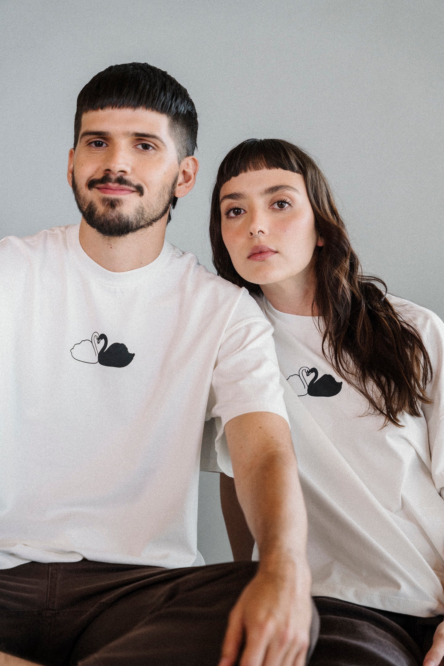 Camiseta unisex CISNES ENAMORADOS