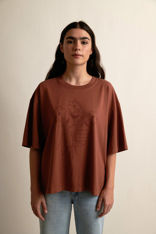 Camiseta unisex "Te traje flores"