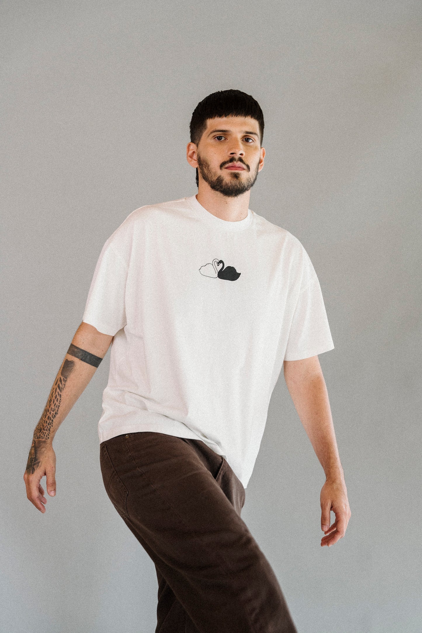 Camiseta unisex CISNES ENAMORADOS